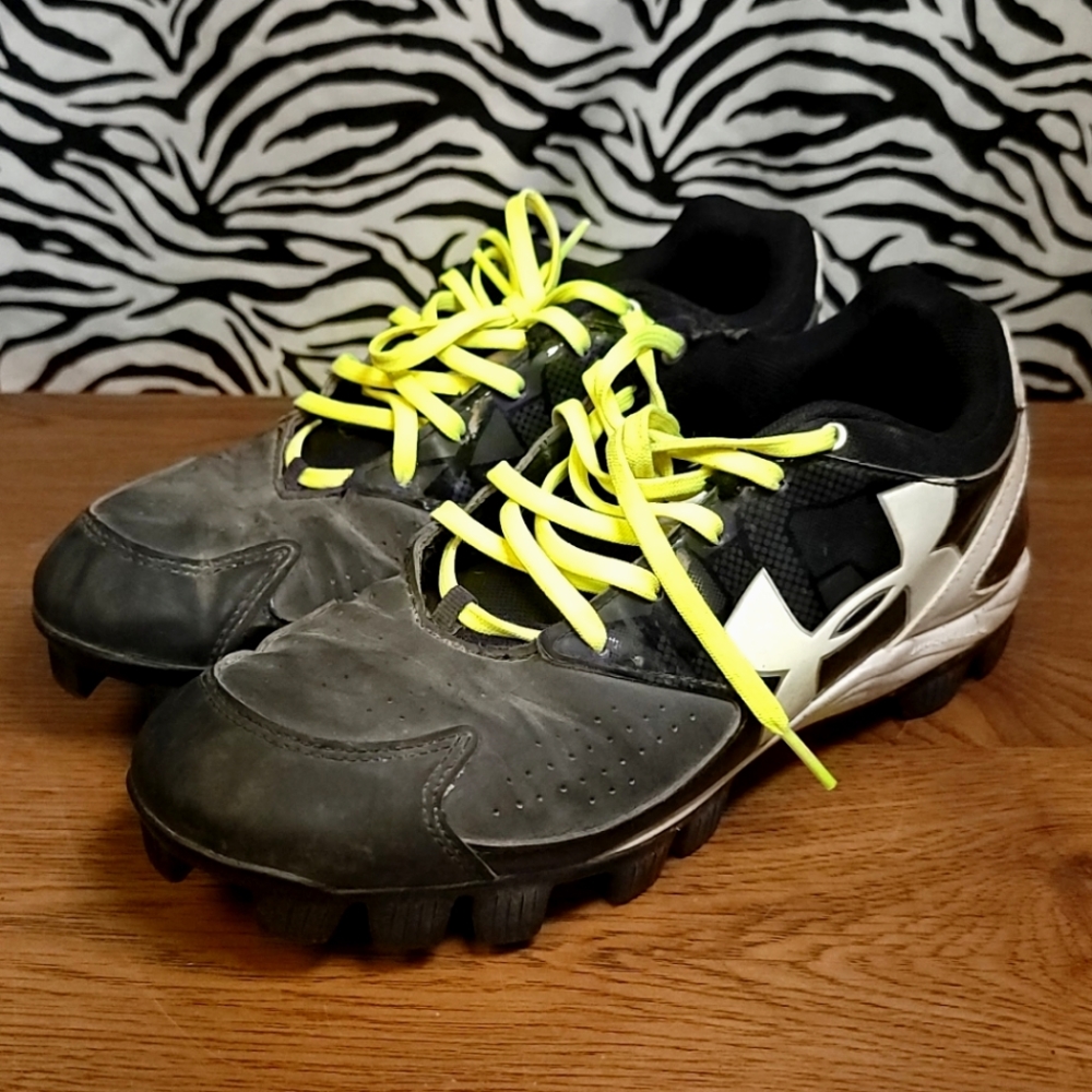 SS0201 - Mens Guys Black/White Under Armour 8.5 Rubber Cleats - GWOSLOO2.60